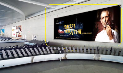 溫州機(jī)場(chǎng)T2到達(dá)行李廳，最中央行李轉(zhuǎn)盤墻面燈箱廣告