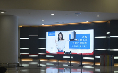 ?？跈C(jī)場(chǎng)國(guó)內(nèi)到達(dá)通往迎客廳墻面燈箱廣告