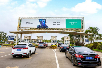?？跈C(jī)場(chǎng)停車(chē)場(chǎng)出入口龍門(mén)架看板廣告