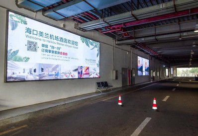 ?？诿捞m機(jī)場(chǎng)出租車(chē)排隊(duì)等候區(qū)燈箱廣告
