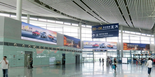長沙機(jī)場(chǎng)國內(nèi)安檢口門廊燈箱廣告