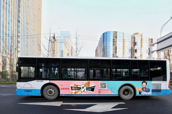 正新雞排公交車(chē)身廣告投放案例