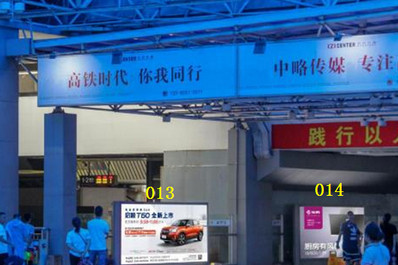 小欖站BC、AD出站口之間燈箱廣告