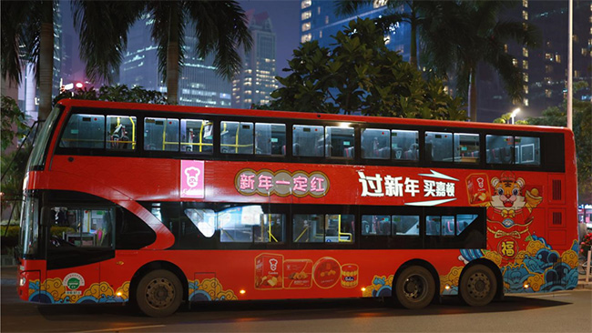 廣州公交車廣告又出新花樣，發(fā)光巴士來了！