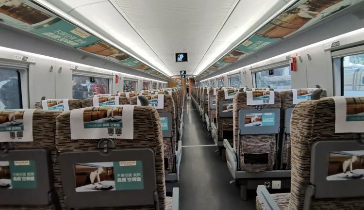 森鷹高鐵列車小桌板、頭枕巾廣告