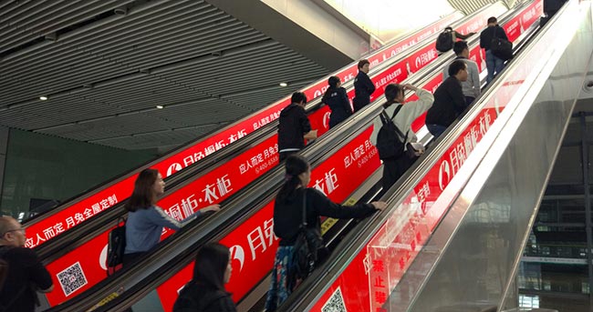 南昌高鐵站廣告中扶梯貼膜怎么樣？