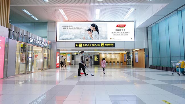 珠海機(jī)場(chǎng)出發(fā)大廳安檢后門楣燈箱 珠海機(jī)場(chǎng)出發(fā)大廳安檢后門楣燈箱