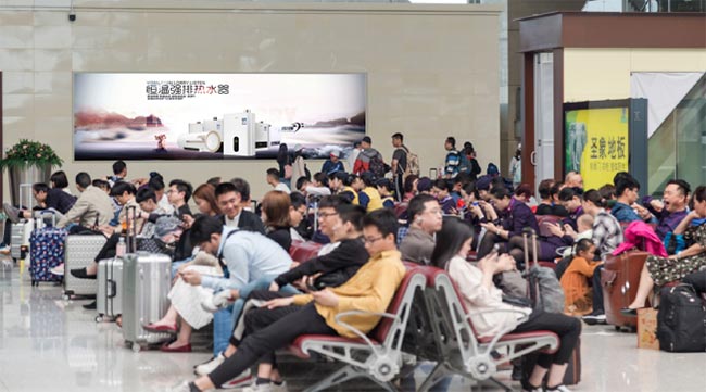 候車大廳北進(jìn)站口墻面燈箱廣告 候車大廳北進(jìn)站口墻面燈箱廣告