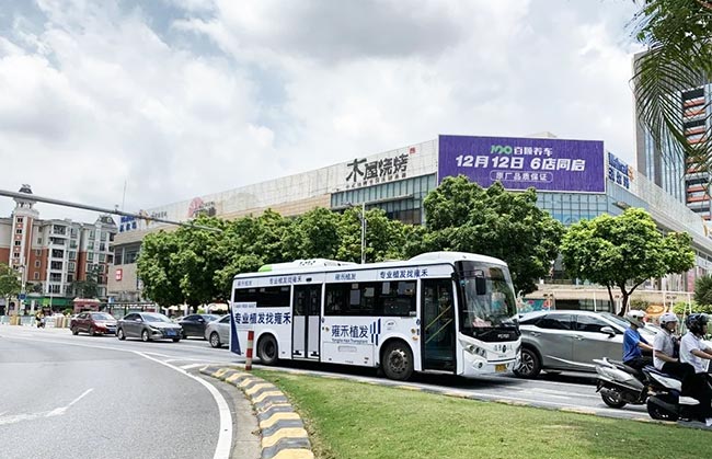 雍禾植發(fā)佛山公交車(chē)廣告2