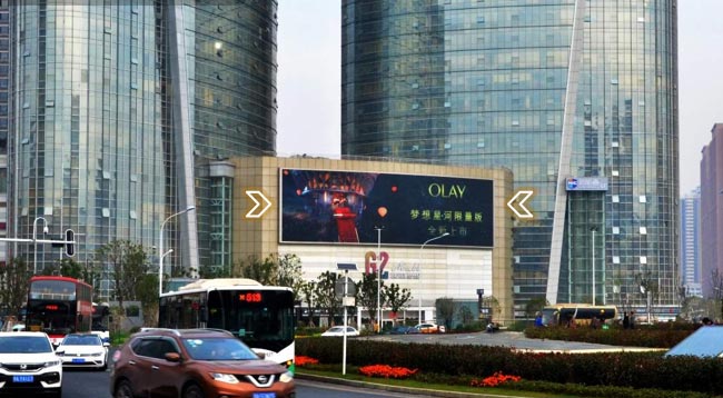 武漢光谷國(guó)際廣場(chǎng)戶(hù)外LED廣告