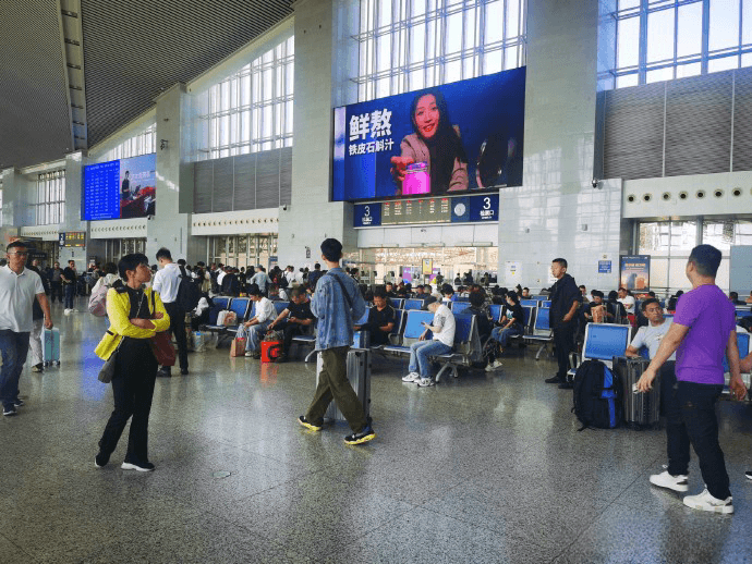溫州南站廣告價格收費(fèi)多少錢？溫州南高鐵站春運(yùn)候車大廳廣告位