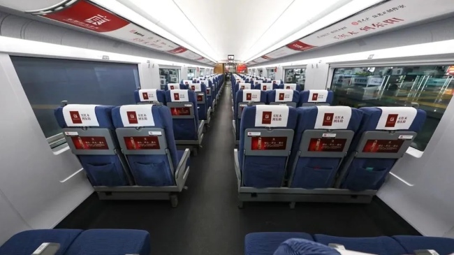 高鐵列車(chē)冠名廣告價(jià)格收費(fèi)，高鐵列車(chē)內(nèi)車(chē)身廣告案例圖