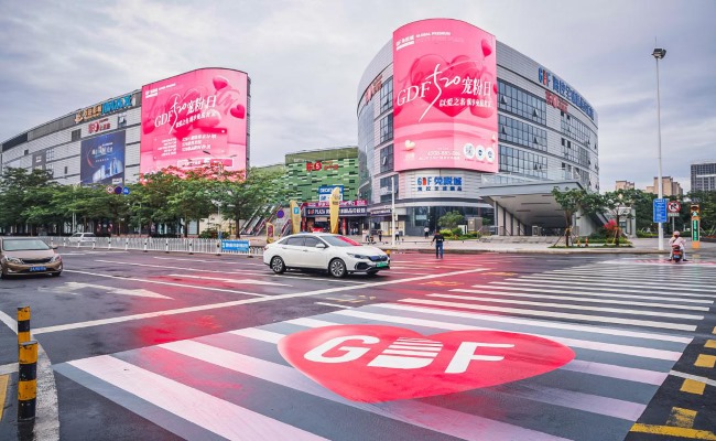 ?？诃偵饺赵聫V場(chǎng)GDF免稅城LED雙屏廣告，?？贚ED大屏廣告價(jià)格收費(fèi)