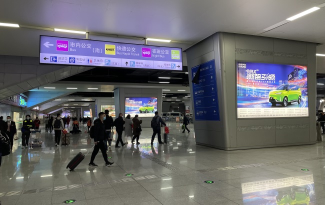 鄭州東高鐵站到達換乘大廳包柱燈箱廣告牌，鄭州東站廣告價格收費