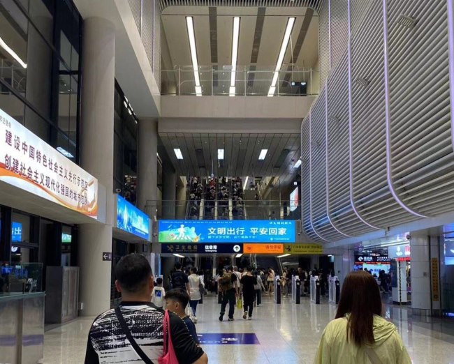 深圳福田口岸一層地鐵接駁出境大廳廣告，深圳福田口岸廣告價格