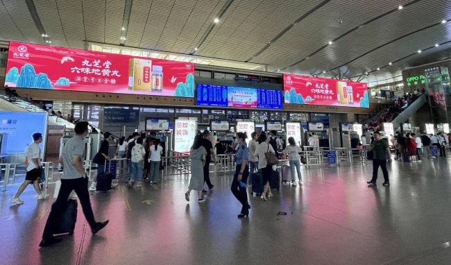 長(zhǎng)沙南高鐵站進(jìn)站安檢口2塊LED巨屏廣告，長(zhǎng)沙南站大屏高鐵廣告價(jià)格