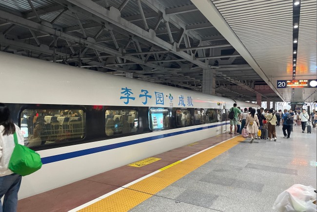 ?高鐵車廂車載廣告快消飲料代言人優(yōu)質(zhì)案例，高鐵列車冠名廣告價(jià)格