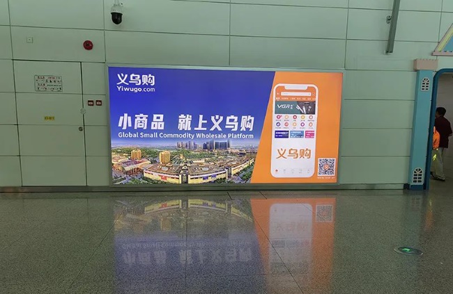 潮汕機(jī)場三層出發(fā)候機(jī)大廳燈箱廣告投放，揭陽潮汕機(jī)場廣告牌價格
