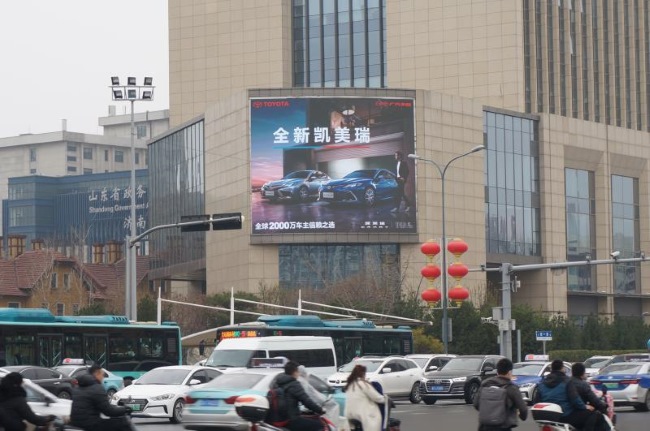 濟(jì)南東泰凱悅路口萬科海晏門外墻LED大屏廣告，濟(jì)南戶外大屏廣告價(jià)格