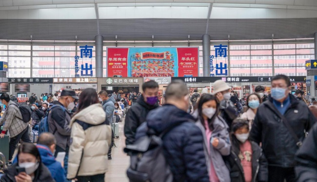 北京南站候車大廳進(jìn)站口站棚大牌看板廣告，北京南高鐵站廣告價(jià)格