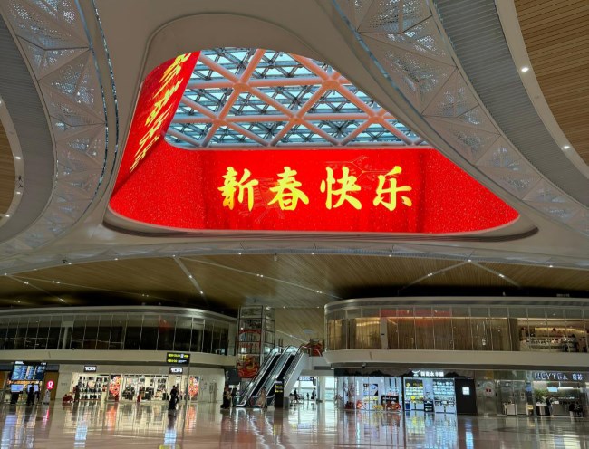 深圳衛(wèi)星廳國內(nèi)出發(fā)高空三面LED廣告，深圳寶安機(jī)場LED大屏廣告價(jià)格
