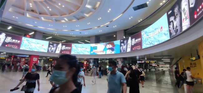 鄭州地鐵紫荊山站換乘大廳弧形LED大屏廣告投放，鄭州地鐵廣告價(jià)格