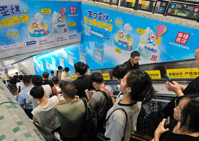 深圳地鐵扶梯旁墻貼廣告價格，深圳地鐵4號線深圳北站出入口廣告