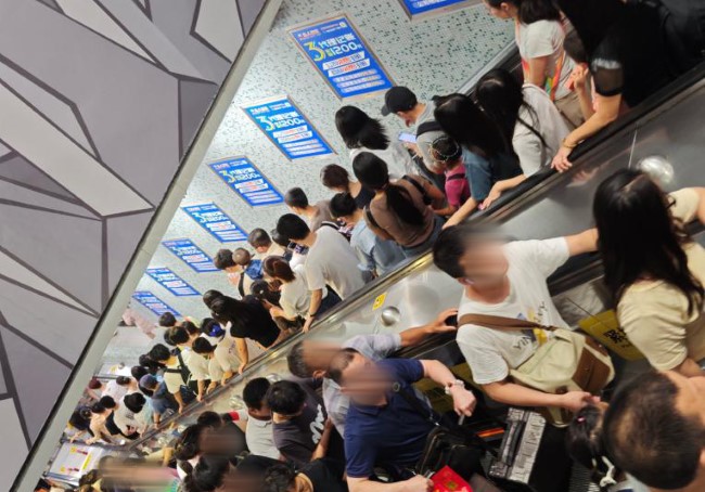 深圳地鐵扶梯旁看板廣告價格，深圳地鐵深圳北站出入口廣告