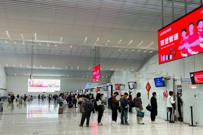 廣州白云機場T2出發(fā)安檢口LED廣告牌，廣州機場大屏廣告價格
