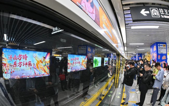 濟(jì)南地鐵站臺(tái)候車區(qū)燈箱廣告投放，濟(jì)南地鐵廣告牌價(jià)格