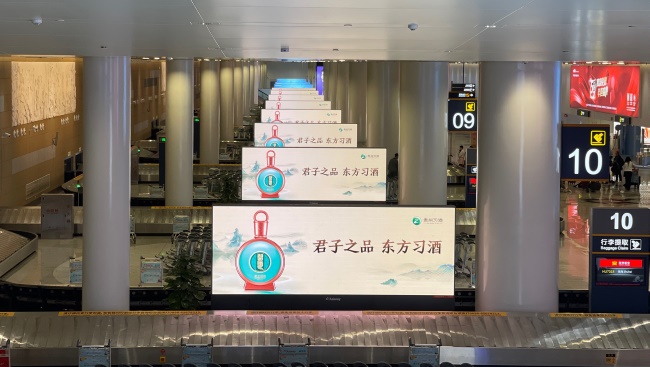 ?？诿捞m機場到達行李大廳出口LED廣告，?？跈C場大屏廣告價格