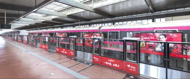 北京地鐵屏蔽門玻璃貼燈箱廣告投放，北京地鐵站臺(tái)廣告價(jià)格