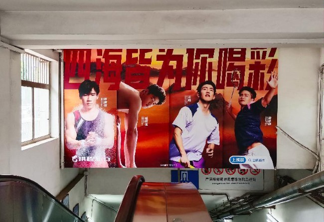 北京地鐵站出入口扶梯正對梯楣廣告投放，北京地鐵廣告價(jià)格