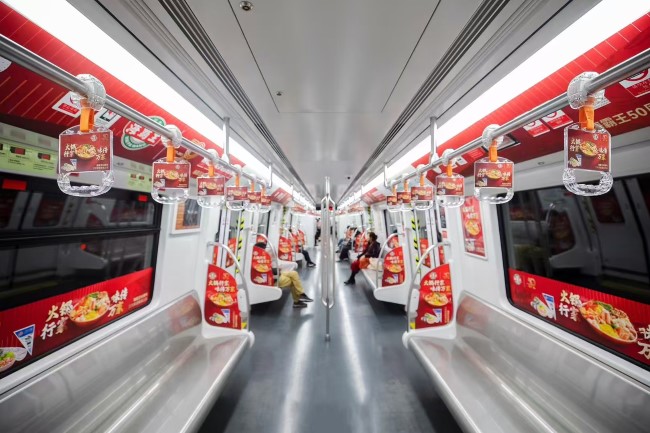 福州2號(hào)線地鐵車廂貼紙內(nèi)包車廣告，福州地鐵列車廣告價(jià)格