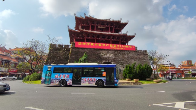 泉州公交車身廣告外車貼巴士廣告投放，泉州公交車廣告價格