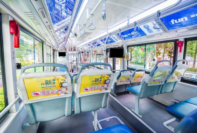重慶公交車廂內(nèi)座椅廣告投放，重慶巴士車窗掛旗廣告價格