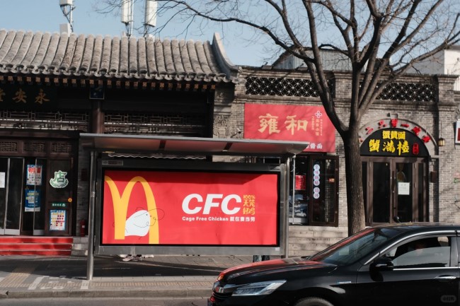 北京公交站臺(tái)燈箱廣告投放，北京巴士候車亭廣告價(jià)格