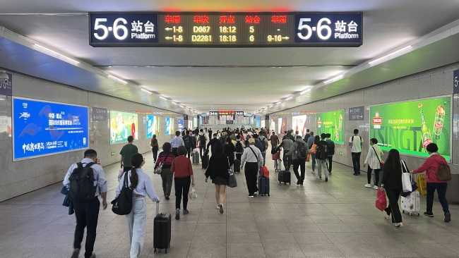 潮汕高鐵站進站通道兩側(cè)墻面燈箱廣告投放，潮汕站廣告價格