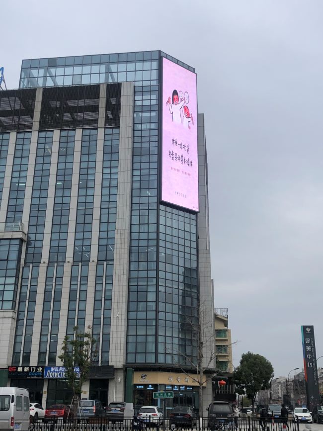 義烏歐美中心大屏廣告投放，義烏江濱國(guó)際LED廣告價(jià)格