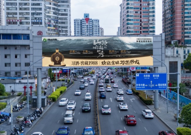 貴陽(yáng)北京西路天橋LED廣告投放，貴陽(yáng)人民大道大屏廣告價(jià)格