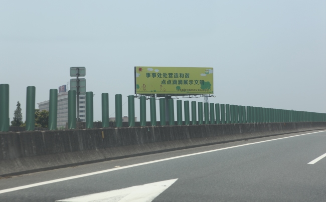 揭普高速三面高桿戶外大牌速?gòu)V告投放，潮汕高速?gòu)V告價(jià)格