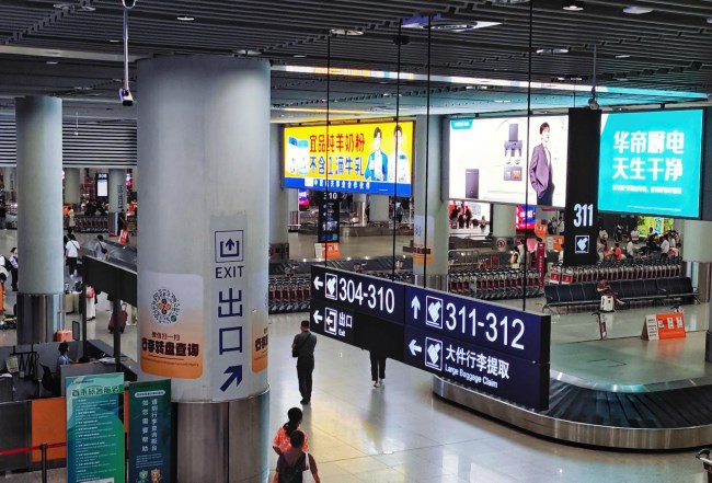 西安咸陽機場到達行李廳高空燈箱廣告投放，西安機場廣告價格