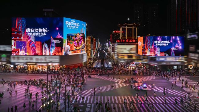 長沙黃興廣場步行街雙屏廣告投放，長沙國金互動LED大屏廣告