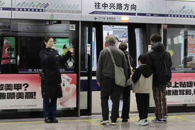 貴陽(yáng)地鐵內(nèi)包車貼廣告投放案例，貴陽(yáng)地鐵屏蔽門貼廣告價(jià)格