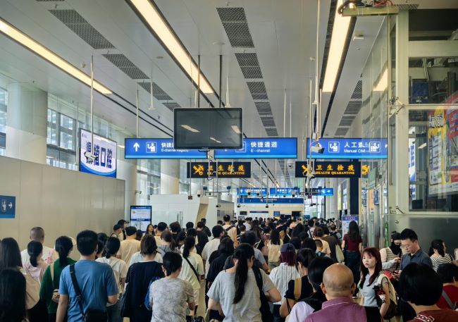 深圳福田口岸大屏廣告投放，深圳站福田口岸LED廣告價格