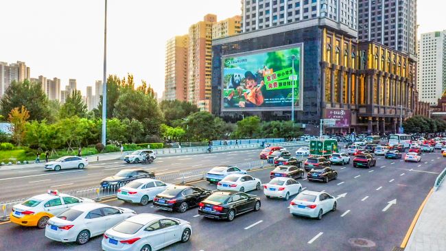 沈陽(yáng)青年大街萬鑫酒店LED廣告投放，沈陽(yáng)大屏廣告價(jià)格