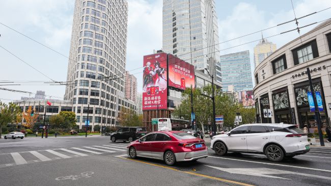 上海匯銀大廈LED廣告投放，南京西路興業(yè)太古匯大屏廣告價(jià)格