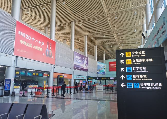 唐山機(jī)場出發(fā)值機(jī)柜臺(tái)上方大牌廣告投放，三女河機(jī)場大屏廣告