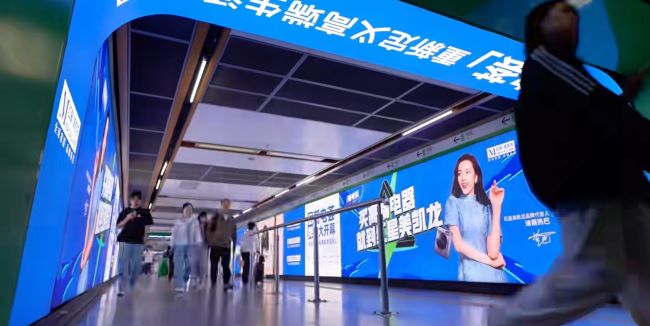南京地鐵南京站換乘通道大屏廣告投放，南京地鐵LED廣告價(jià)格