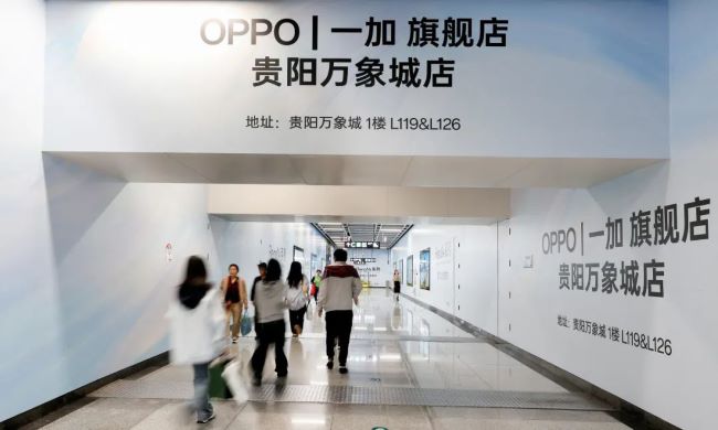 貴陽(yáng)地鐵1號(hào)線(xiàn)貴陽(yáng)火車(chē)站通道墻貼廣告，貴陽(yáng)地鐵廣告價(jià)格